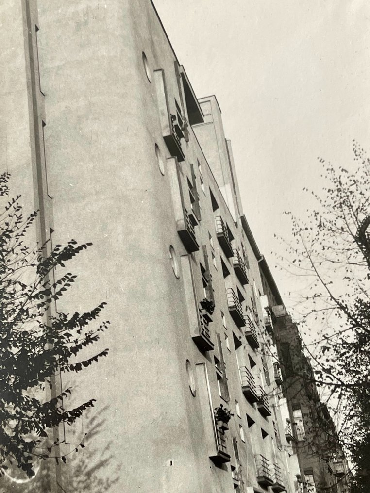 Germaine Krull (1897-1985). - Berlin from the series quartier nouveau 1930. Architecture. #2.1