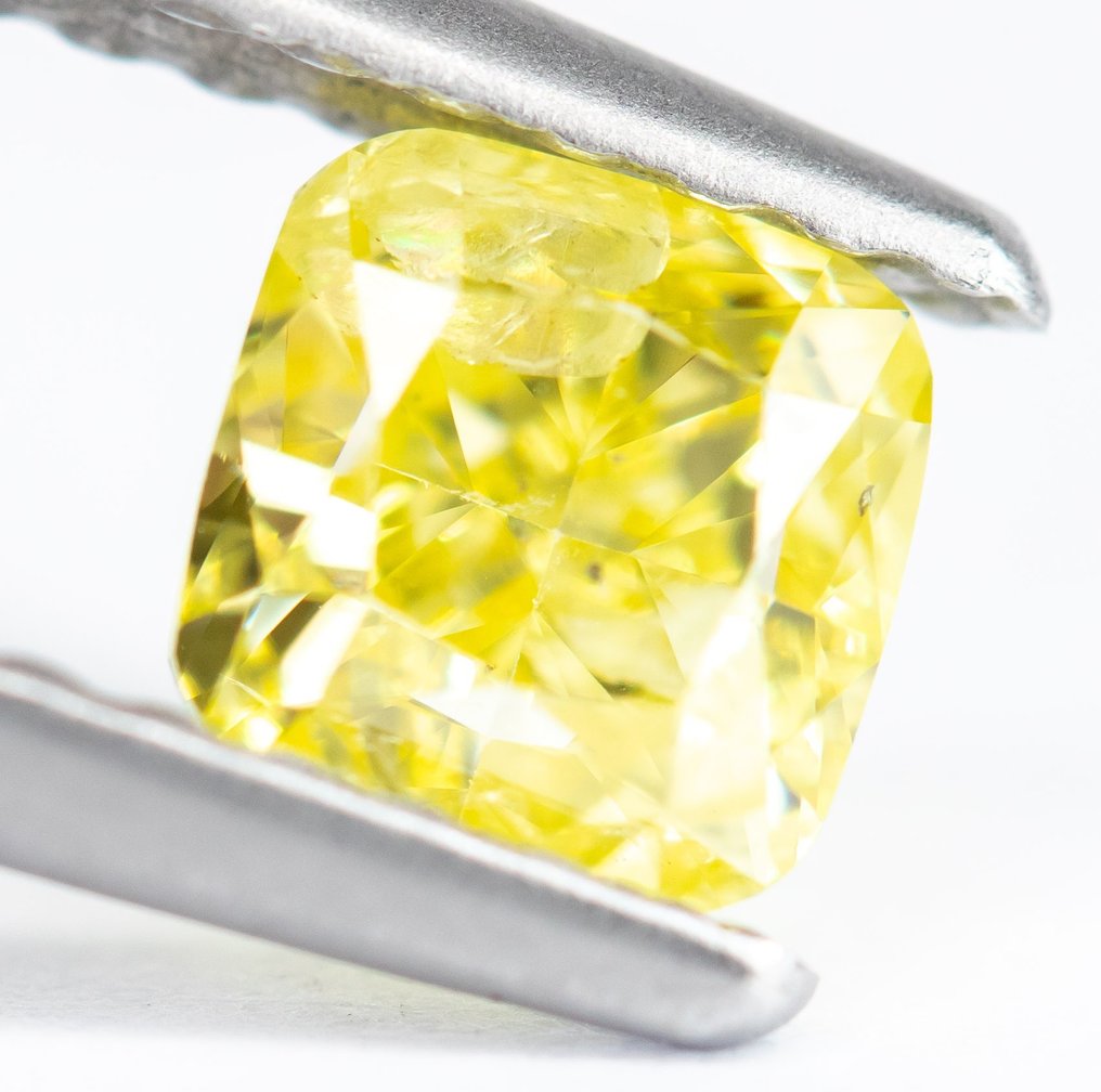 Sin Precio de Reserva - 1 pcs Diamante  (Color natural)  - 0.62 ct - Cojín - Fancy intense Amarillo - I1 - Gem Report Antwerp (GRA) #1.2