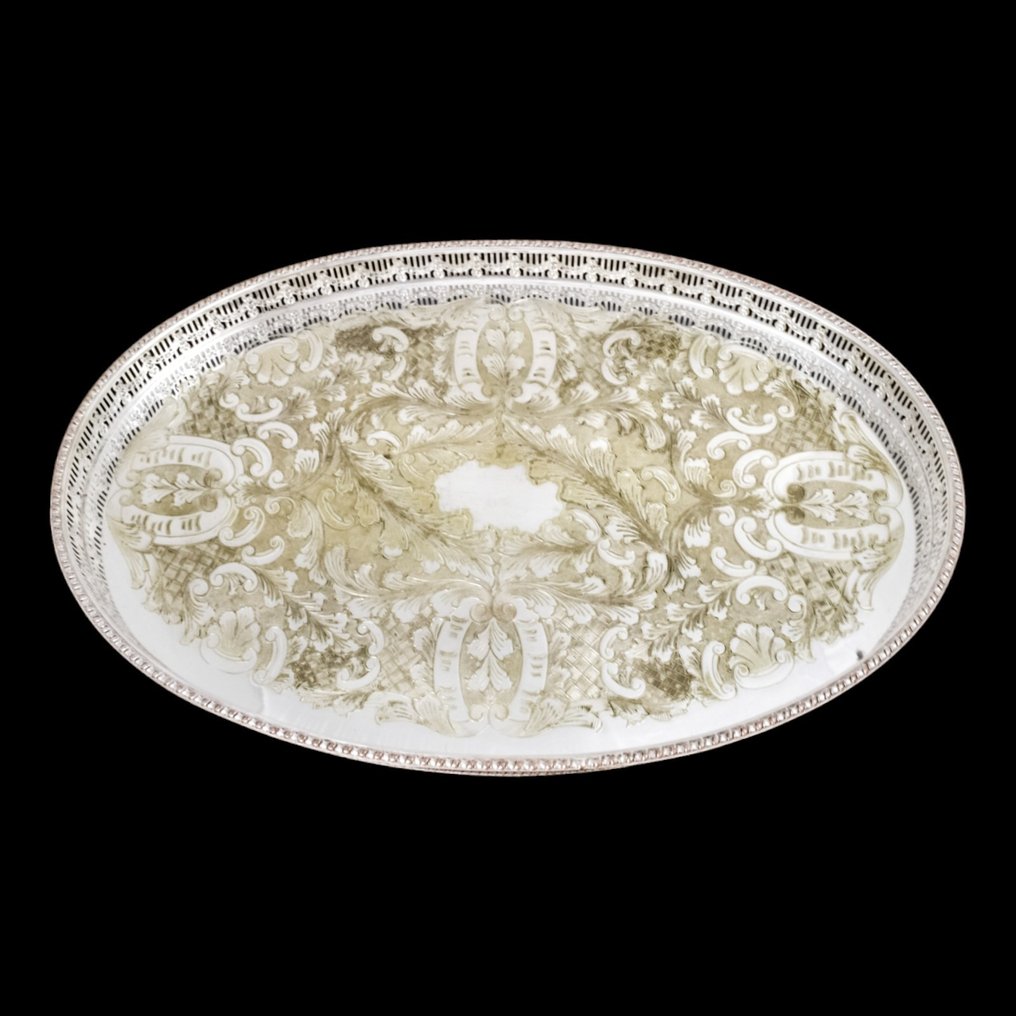 Oval gallery serving tray chased with scrolls and foliage - Viners of Sheffield - Tavă - Placat cu argint #2.1