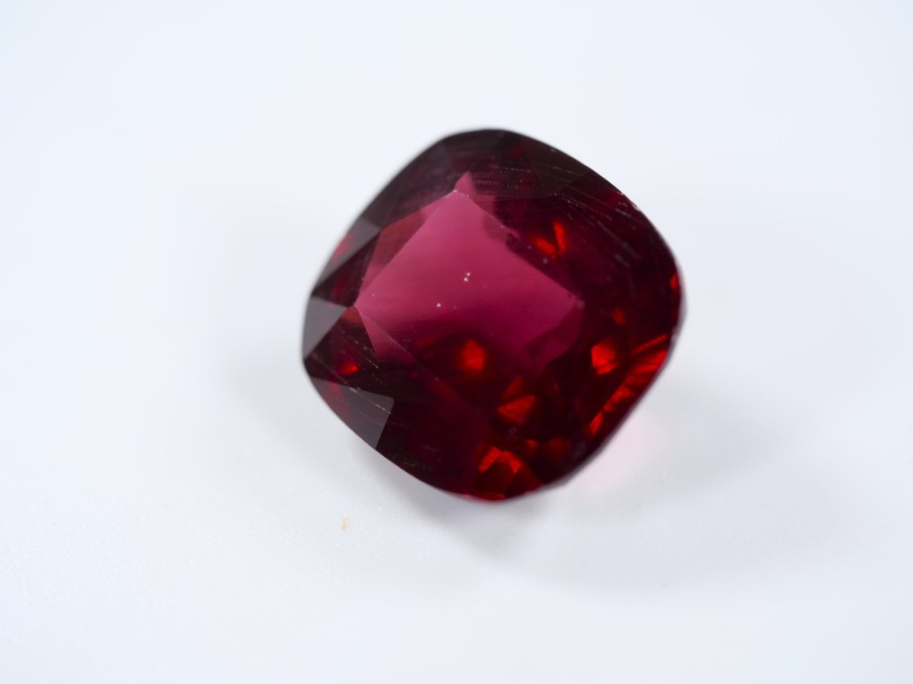 No Reserve Price - 1 pcs  Purple, Red Rhodolite  - 6.47 ct - Antwerp Laboratory for Gemstone Testing (ALGT) #2.1