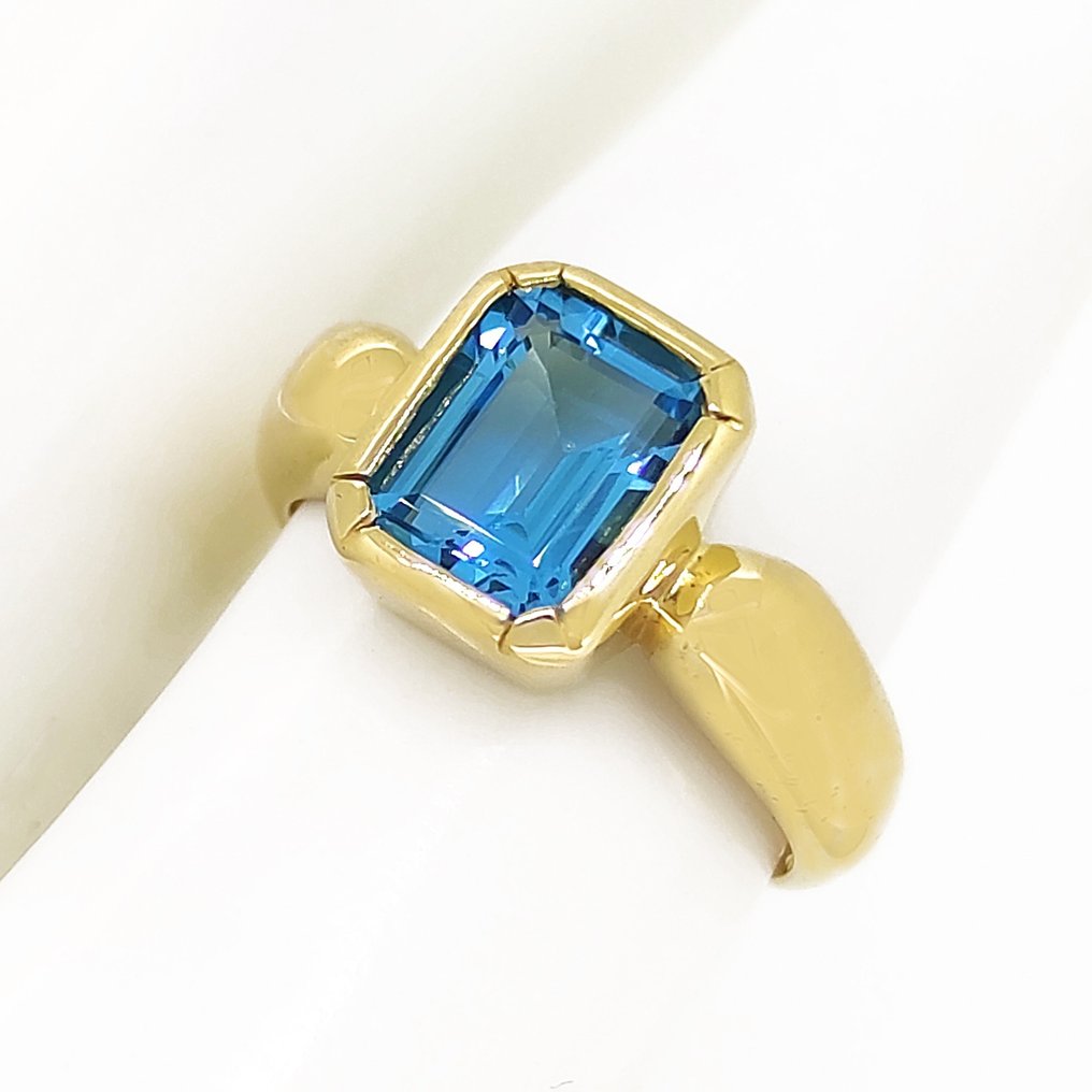 Ring - 18 kt. Yellow gold -  1.75ct. tw. Topaz #2.1