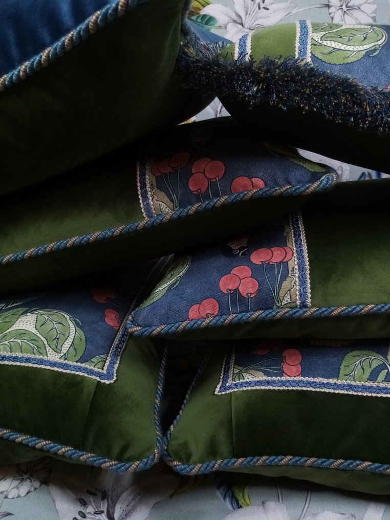 Pillow set with 'Birds and cherries' fabric by GP & J Baker, filling included. - Cushion (6) #3.2