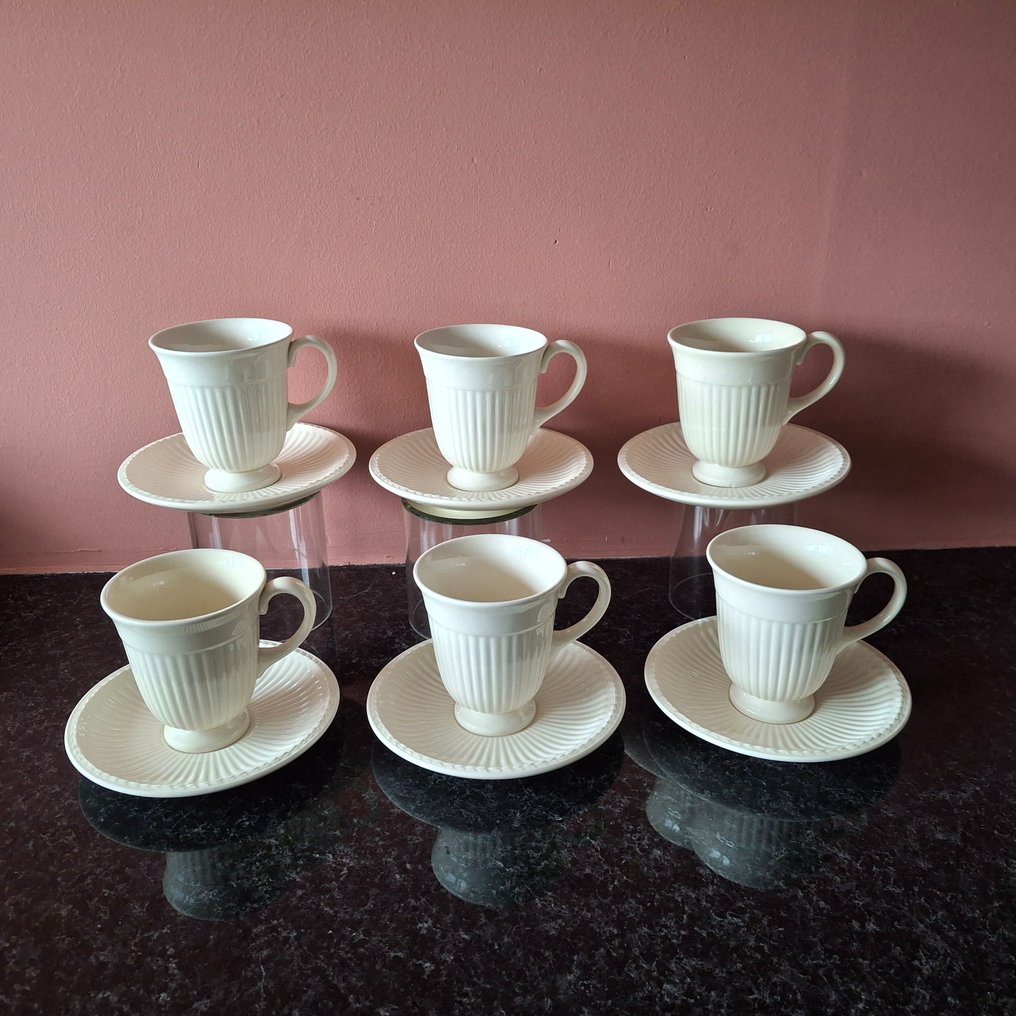 Wedgwood - John Goodwin - Kuppi ja aluslautanen (24) - 'Edme' - Posliini - Koppi ja lautanen #1.0