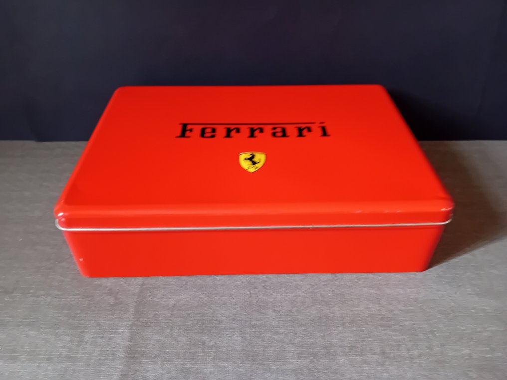 鐵盒裝 Ferrari Modena 360 Spider 1:43 和一瓶淡香水 - Ferrari #3.2
