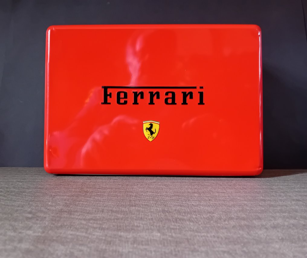 鐵盒裝 Ferrari Modena 360 Spider 1:43 和一瓶淡香水 - Ferrari #3.1