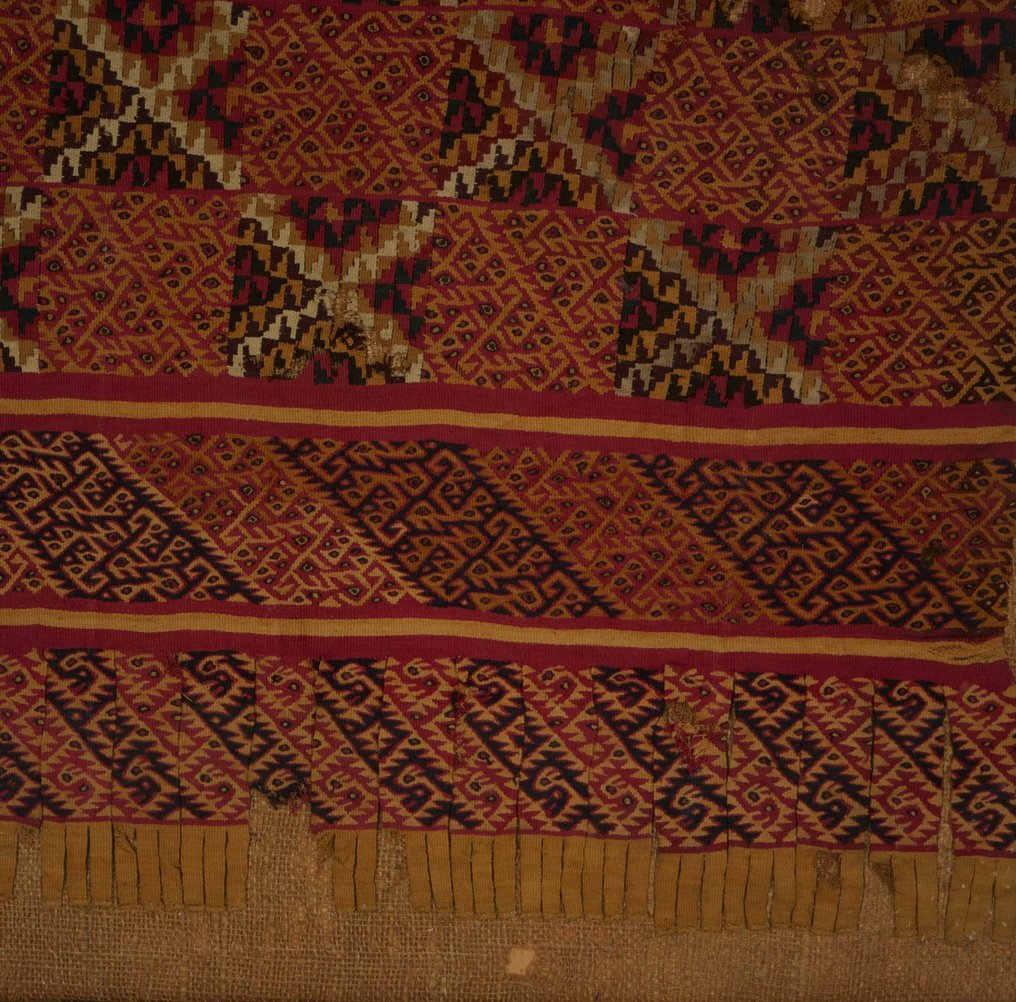 Chimú, Pérou Tissu Textile. environ 1100 - 1450 après J.-C. 90 cm H. Licence d'importation espagnole. #4.3