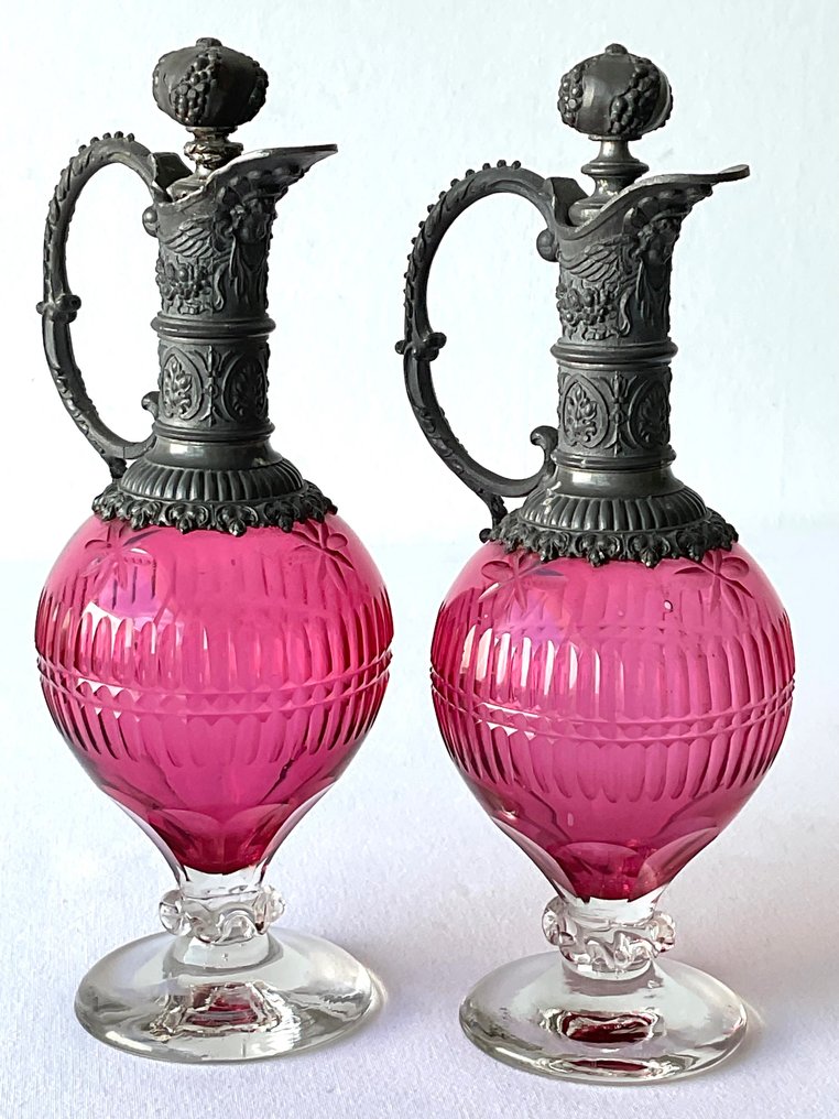 Twee Elegante Aiguières , Renaissance stijl , geslepen glas met versierde armaturen - Karaffe (2) - selten! #2.1