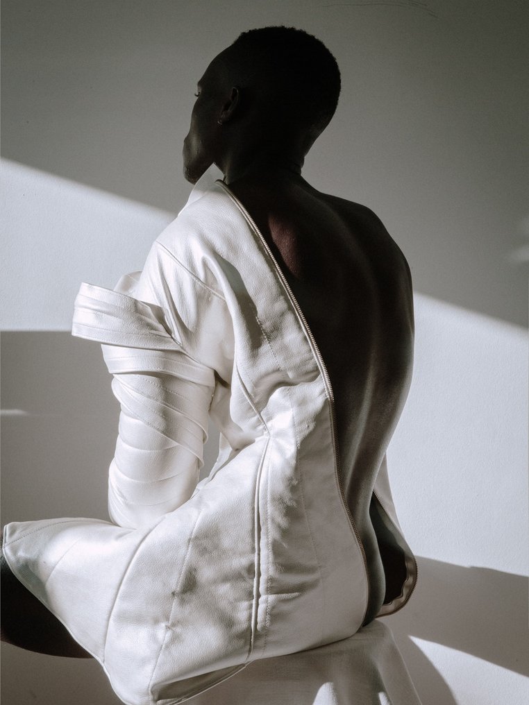 Dominik Valvo - Black Silence #4 #1.0