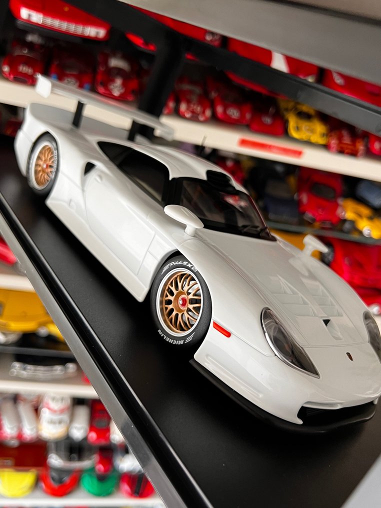 Werk83 1:18 - Modell autó - Porsche 911 GT1 Plain Body Version - Nagyon keresett #1.0