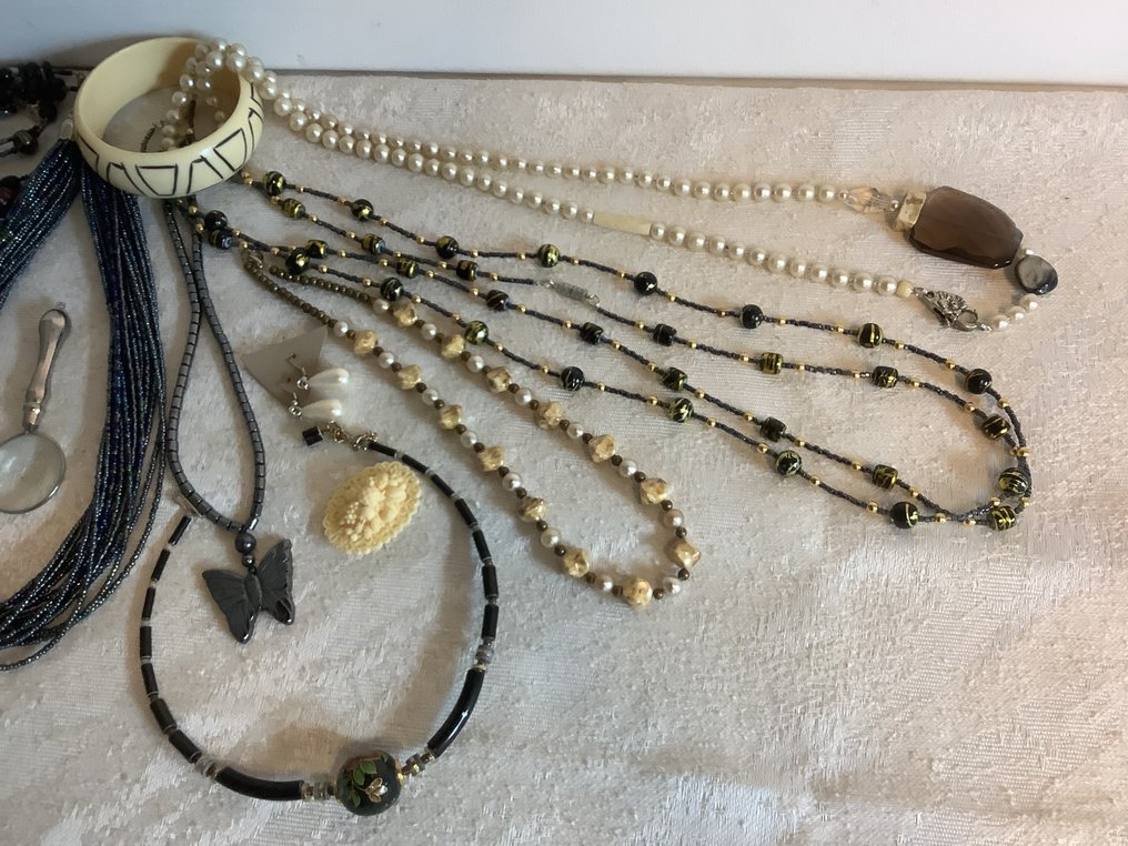 Colección temática - Colección de diversas joyas, broches, collares y pulseras en total 19 piezas. #2.1