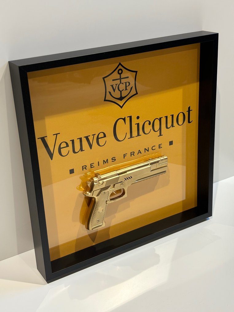 Rob VanMore - Shiny Golden war on Veuve Clicquot #2.1