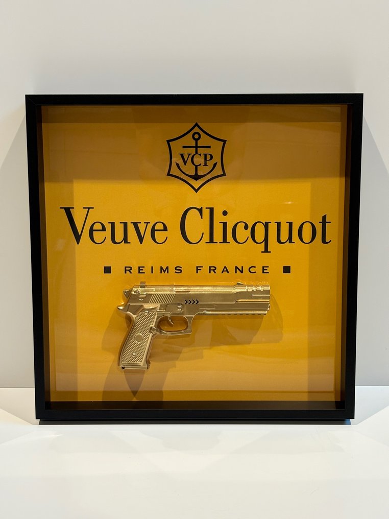Rob VanMore - Shiny Golden war on Veuve Clicquot #1.0