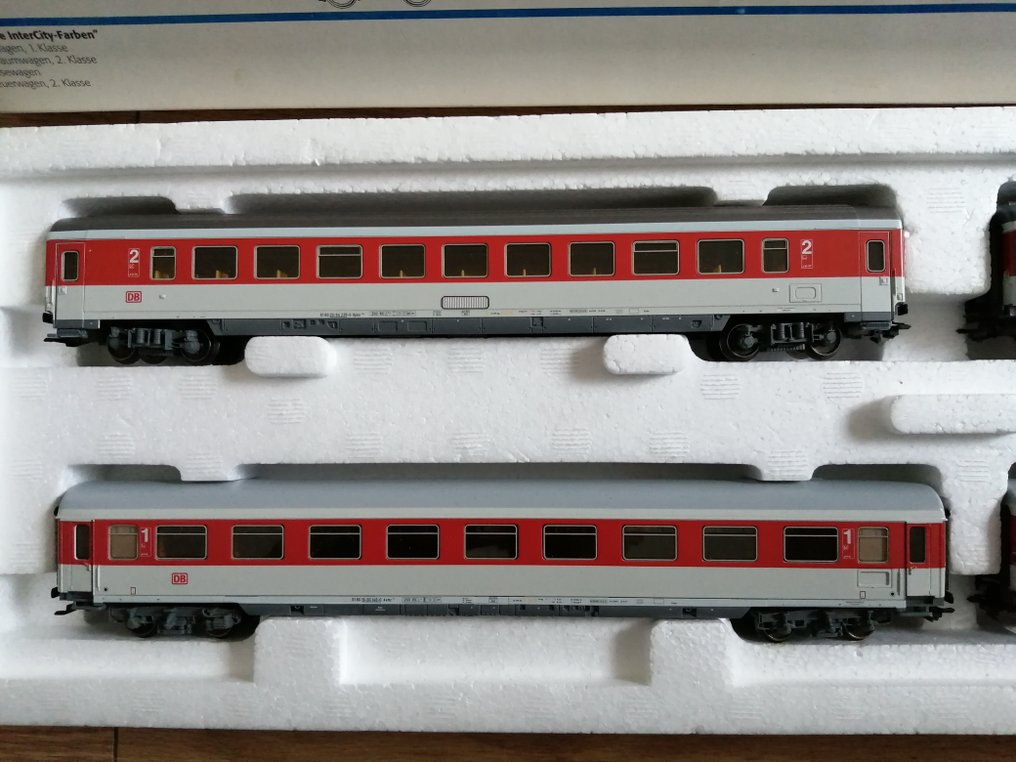 Märklin H0 - 43302 - Ensemble de wagons de passagers pour trains miniatures (1) - 4 Voitures "nouvelles livrées Intercity" - DB #2.2