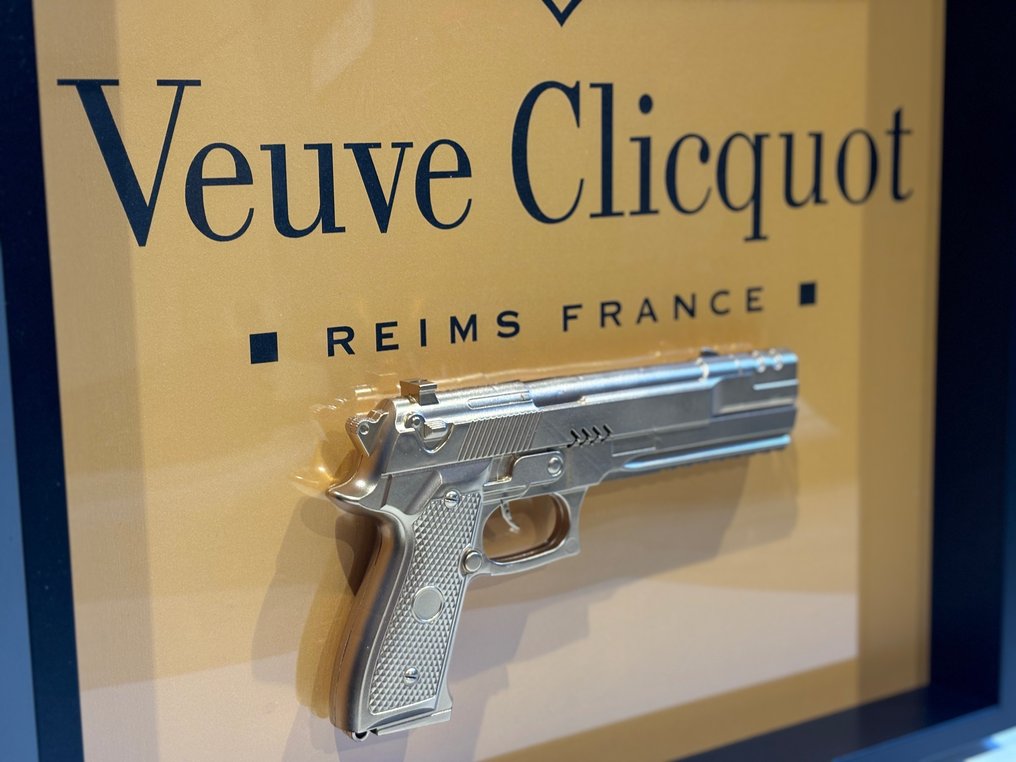 Rob VanMore - Shiny Golden war on Veuve Clicquot #4.3