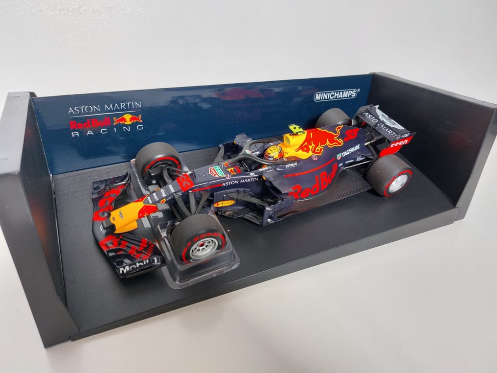 Minichamps 1:18 - Modelracerbil - Aston Martin Red Bull Racing Tag Heuer RB14 - Verstappen #1.1