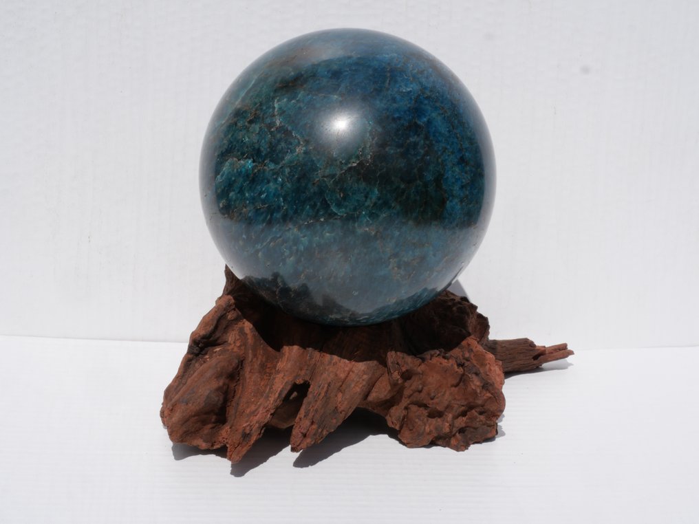 Wunderschöne Blaue Apatit Sphere auf Mangrovenholzständer Sphere, Kugel - Höhe: 147 mm - Breite: 148 mm- 5230 g - (1) #2.1