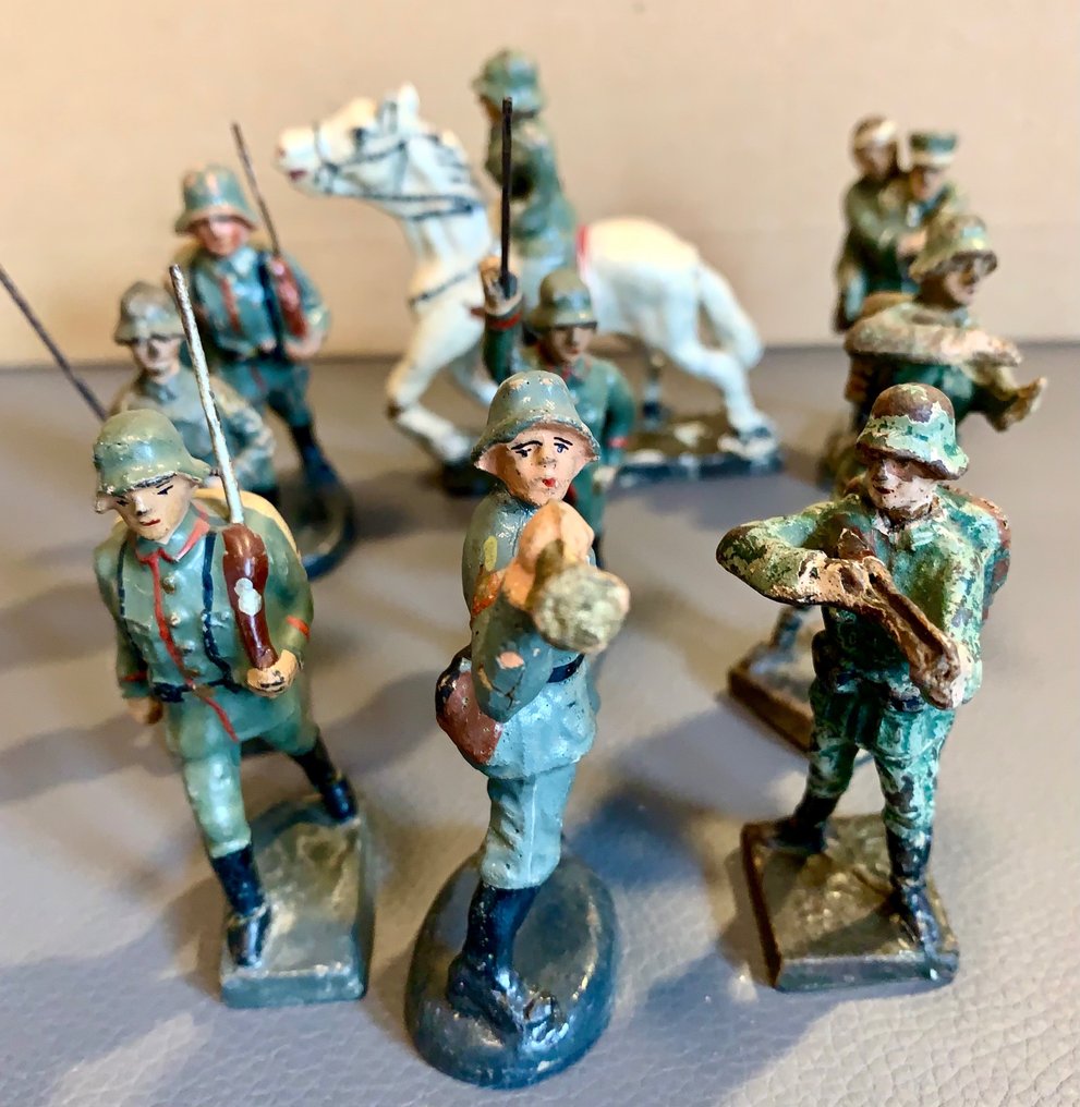 Schusso  - Figurka zabawka German Soldat Neuner Gruppe mit verschiedenen Figuren + Fünfer Gruppe ohne Branding - 1910-1920 - Niemcy #1.1