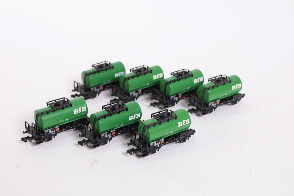 Minitrix N - Vagão de carga de modelismo ferroviário (7) - 7 vagões-tanque 'BfB' - DB #2.2