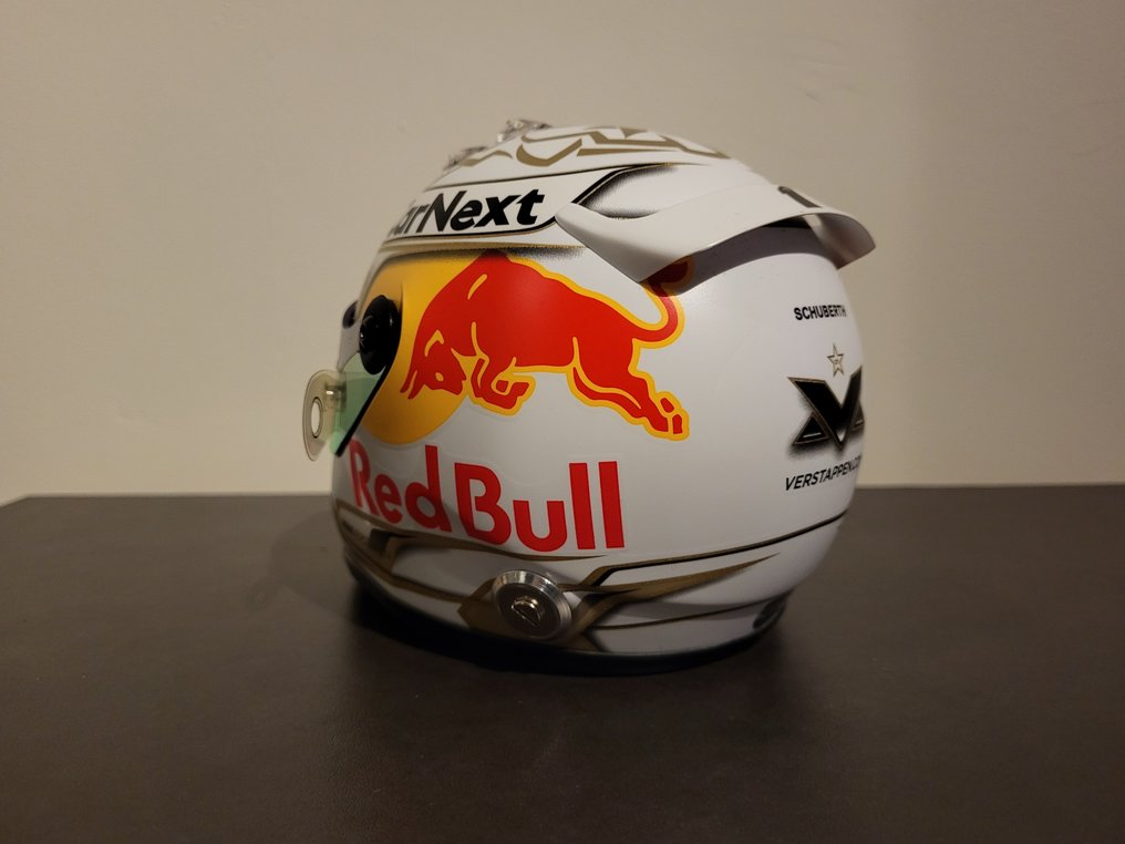 Red Bull Racing - Max Verstappen - 2022 - Skala 1/2 hjelm  #1.3