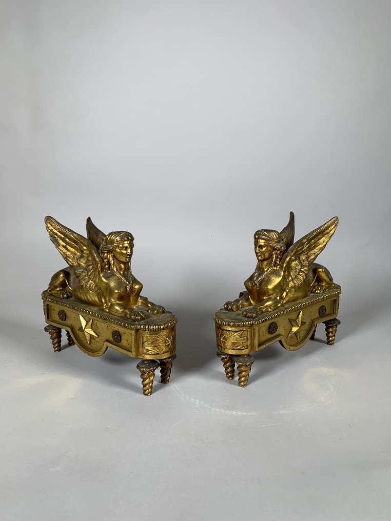 Attribué à Pierre-Philippe Thomire (1751-1843) - Andiron (2) - Gilt bronze - Altar with sphinxes #2.1