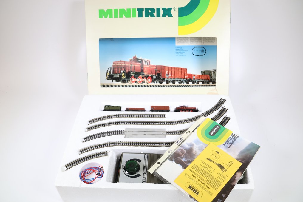 Minitrix N - 11069 - Ensemble de train (1) - Coffret avec BR BR 261, wagons, rails et transformateur - DB #1.1