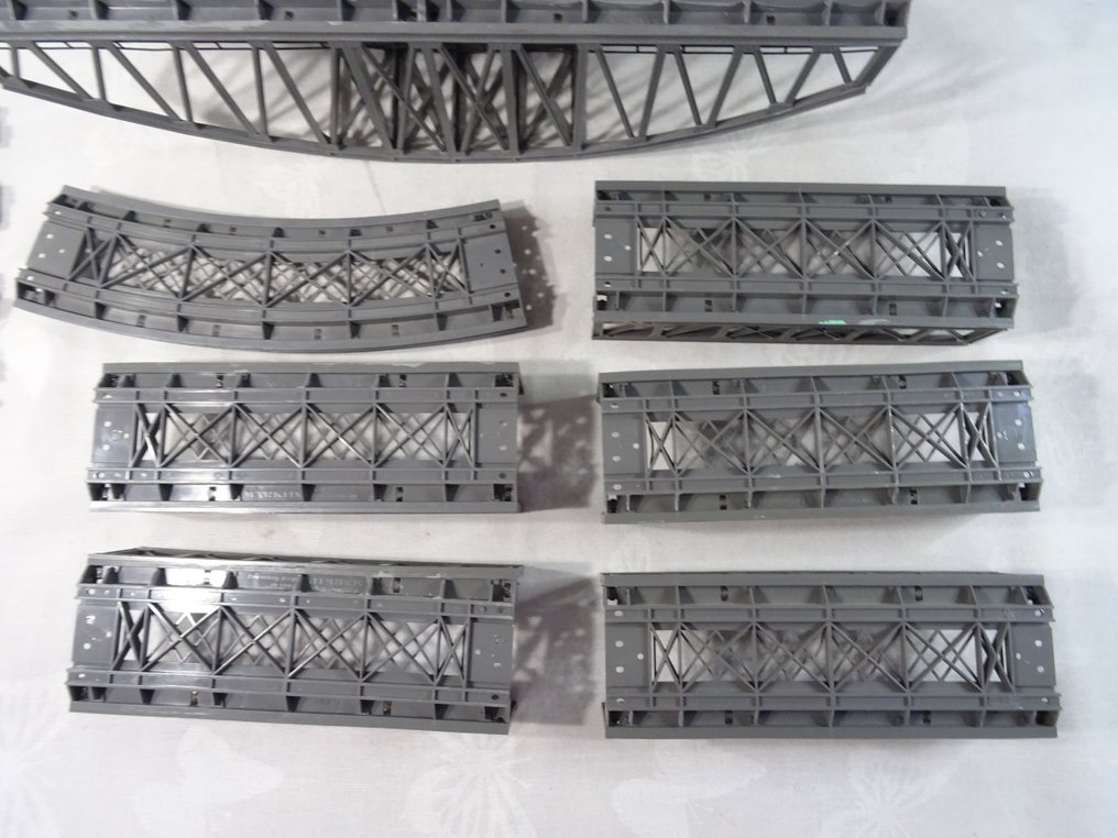Märklin H0 - Model train bridge parts (8) - 2 arched lattice bridges, 6 lattice bridges K+M track #3.2