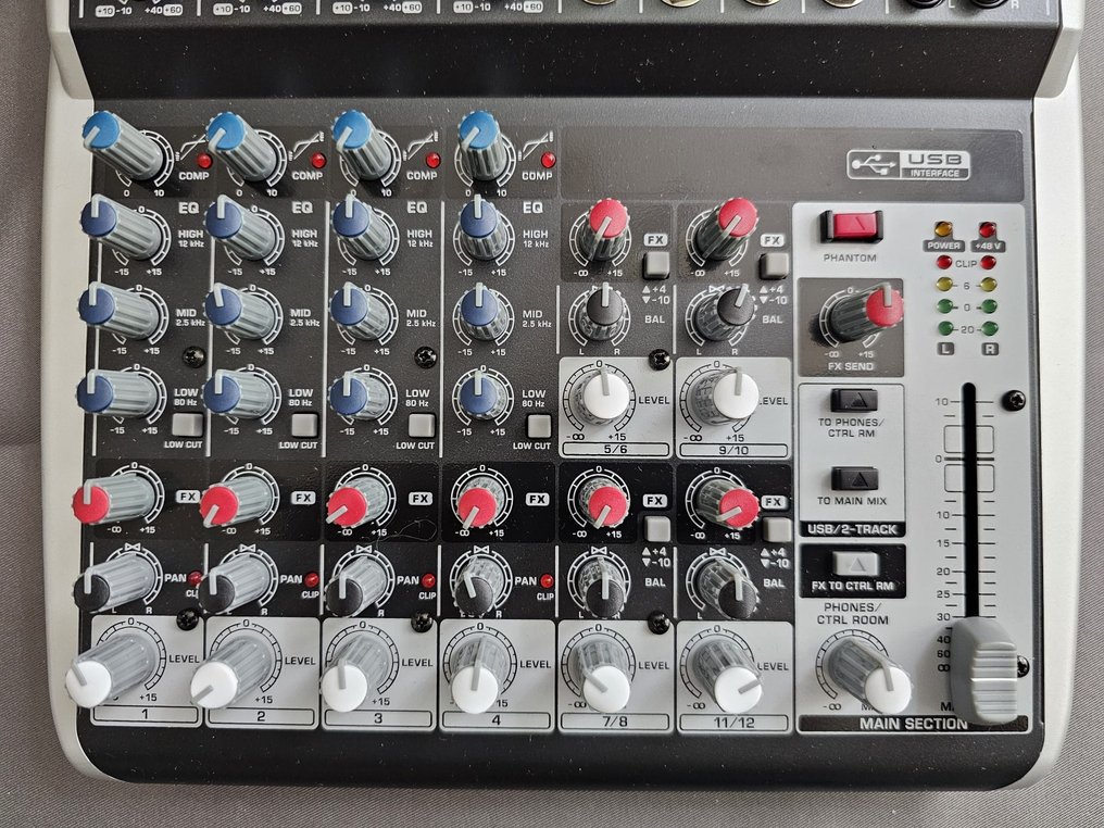 Behringer XENYX Q1202USB Mixer PA e da studio Console di mixaggio