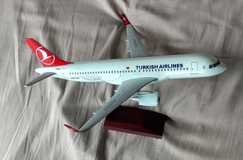 1:100 - 模型飞机 - 土耳其航空 - 空客 A320 #1.1