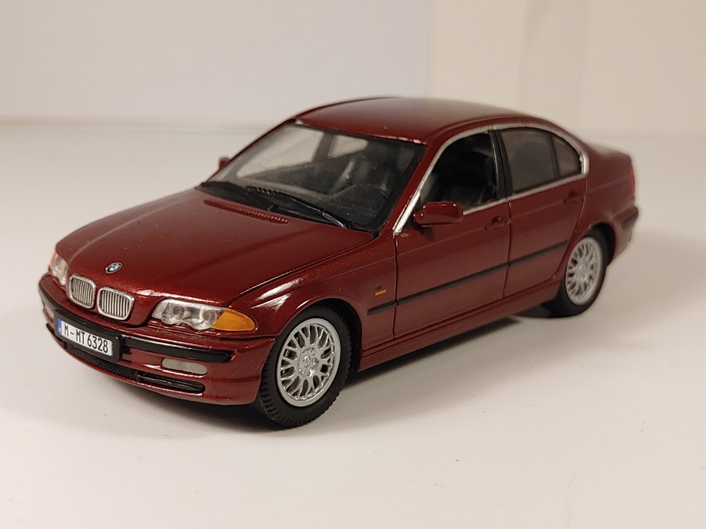Schuco 1:43 - Modell sedan - BMW 3er Reihe  Bordeaux rood metallic #3.2