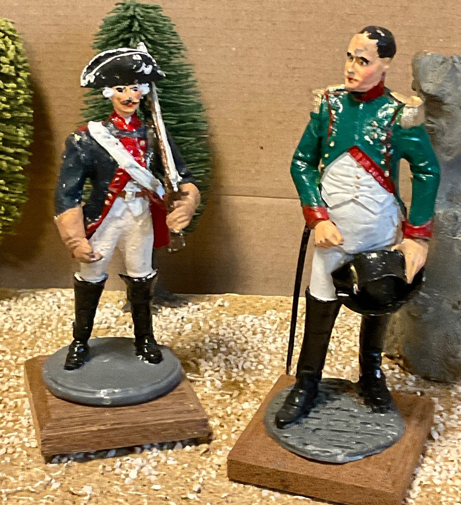 Unbekannt  - Speelgoed figuur Zwei Zinnfiguren schwer und ca. 11 und 12 cm groß - Napoleon + französischer Soldat + 8 Indianer, - 1950-1960 - Duitsland #1.1