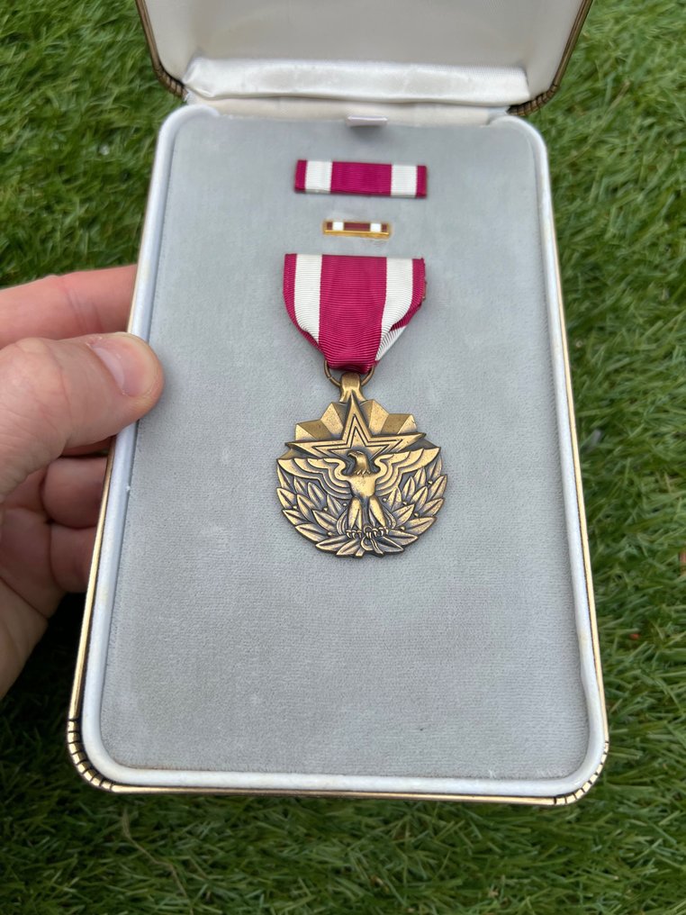 Amerikas Forenede Stater - Medalje - Vietnam War Era Meritorious Service Medal - in original box - Infantry - USMC - Airborne - 1970 #1.2