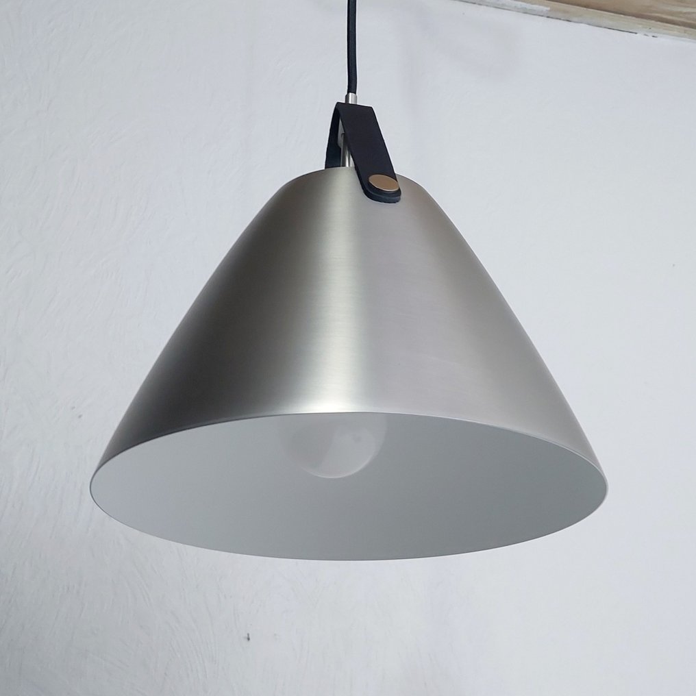 Norldux - Bjørn+Balle - Κρεμαστό φωτιστικό - Strap 27 - Βουρτσισμένο ατσάλι, Δέρμα #1.0