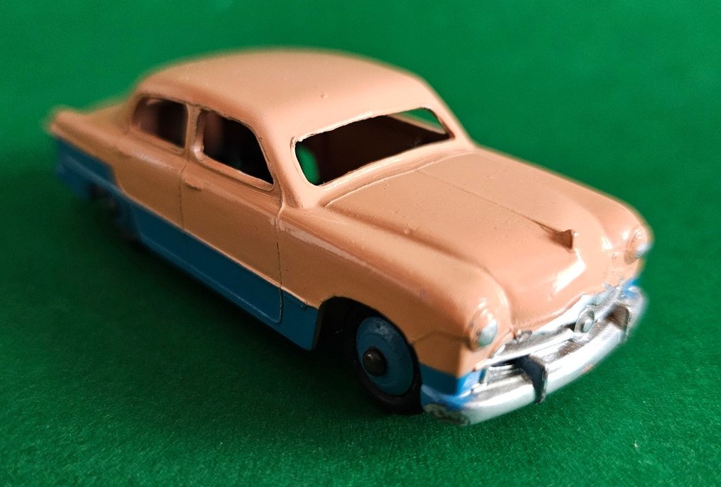 Dinky Toys - Coche a escala  (2) - No. 170 & 181 Ford Fordor & VW Kever #2.2