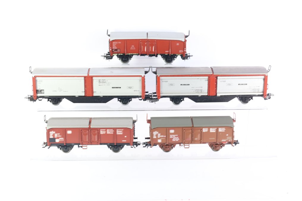 Märklin H0 - 4619 - Vagón de tren de mercancías a escala (5) - 2 vagones con paredes correderas y 3 vagones con techo corredizo - DB #1.1