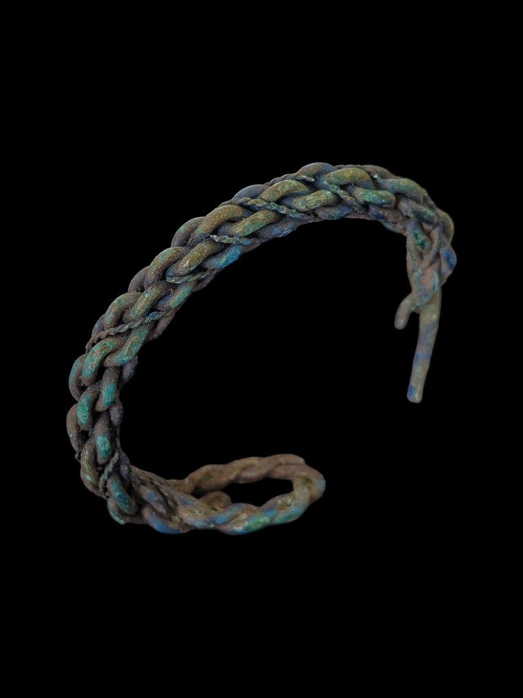 Vikingtiden Bronse Twisted armbånd  (Ingen reservasjonspris) #1.1