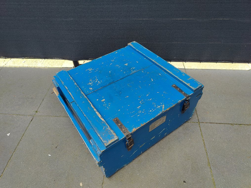 Een prachtige blauwe vintage kist - Komód - Dohányzóasztalhoz vagy valami máshoz való láda 73 cm W - Fa és fém #3.2