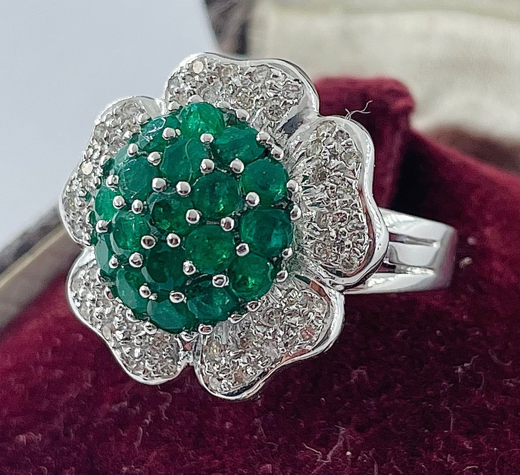 Utan reservationspris - Ring - 18 kt Vittguld Smaragd - Diamant #1.1