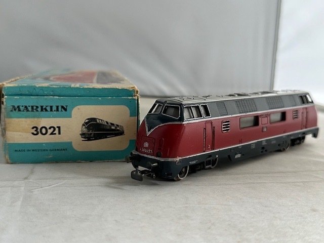 Märklin H0 - 3021.6 - Modelltåg (1) - V200 Red Elk of the Deutsche Bundesbahn - (9221) - DB #1.1