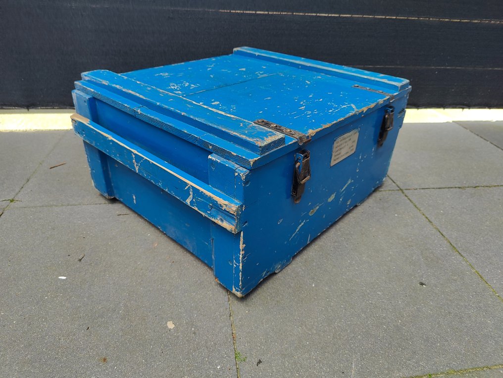 Een prachtige blauwe vintage kist - Komód - Dohányzóasztalhoz vagy valami máshoz való láda 73 cm W - Fa és fém #1.1