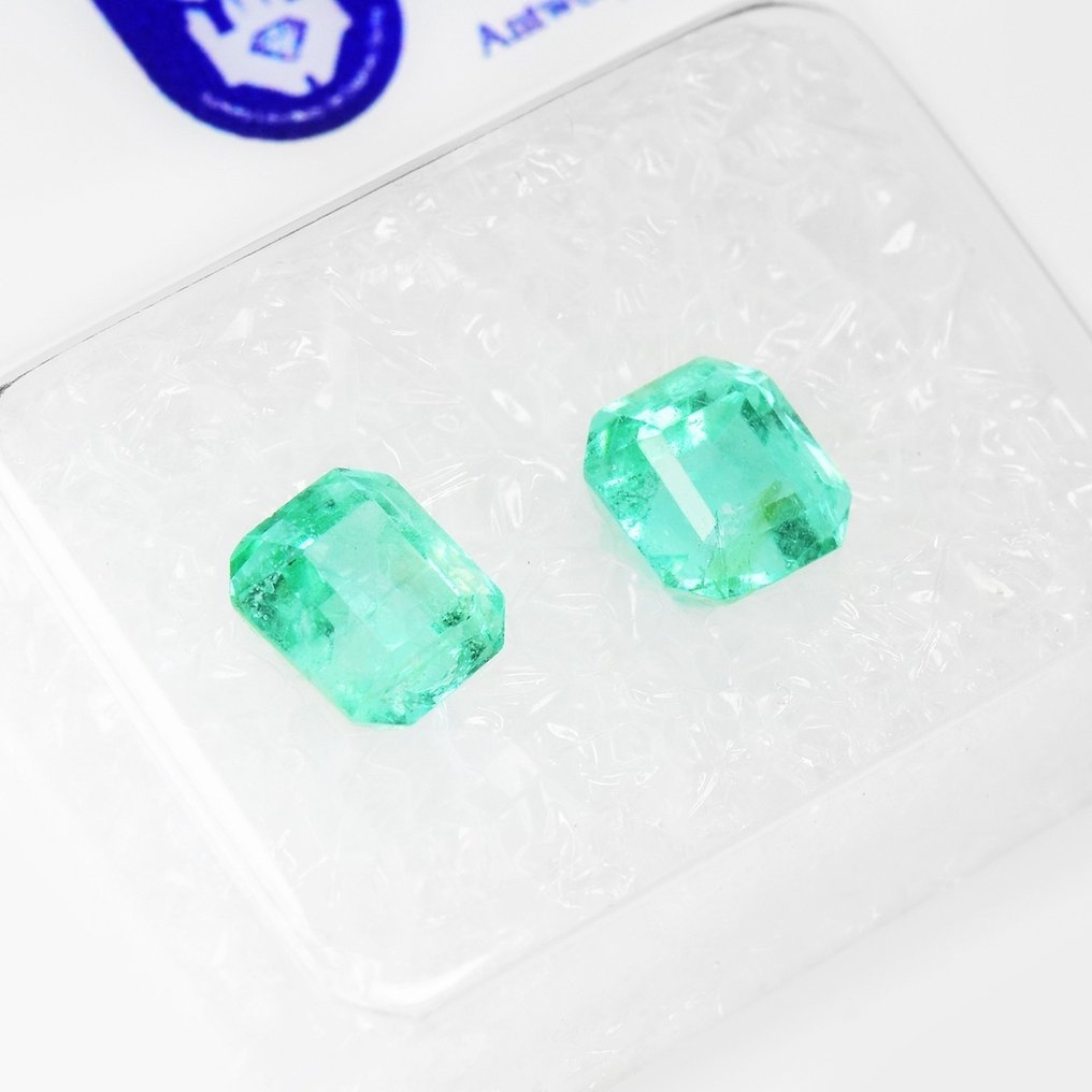 No Reserve Price - 2 pcs  Green Emerald  - 1.36 ct - Antwerp Laboratory for Gemstone Testing (ALGT) #2.1