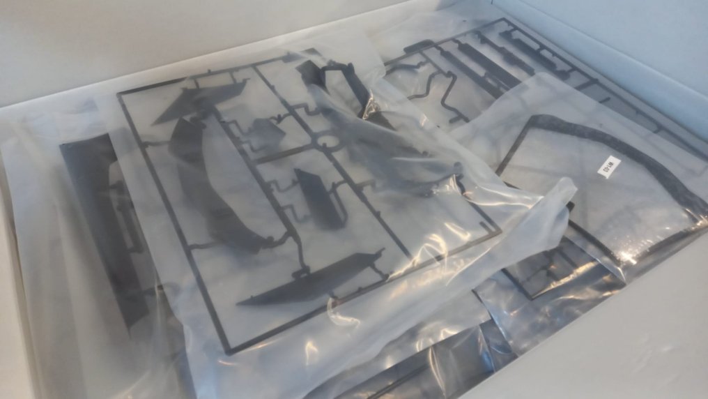 Pocher 1:8 - Modell autó - Lamborghini Aventador LP700-4 Roadster nero Nemesis #2.1