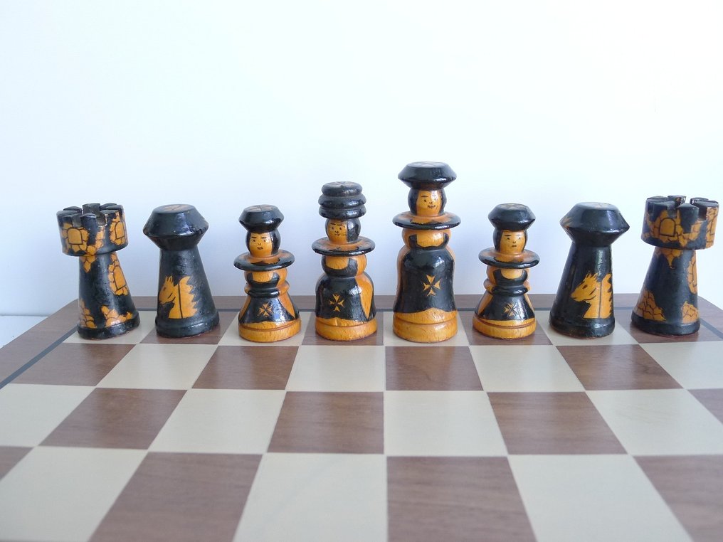 Jeu d'échecs en bois peint a la main -Pays de l'est etat- neuf-King 87 mm - Jeu d'échecs - Bois fruitier peint a la main et vernis - pieces en superbe etat #3.2