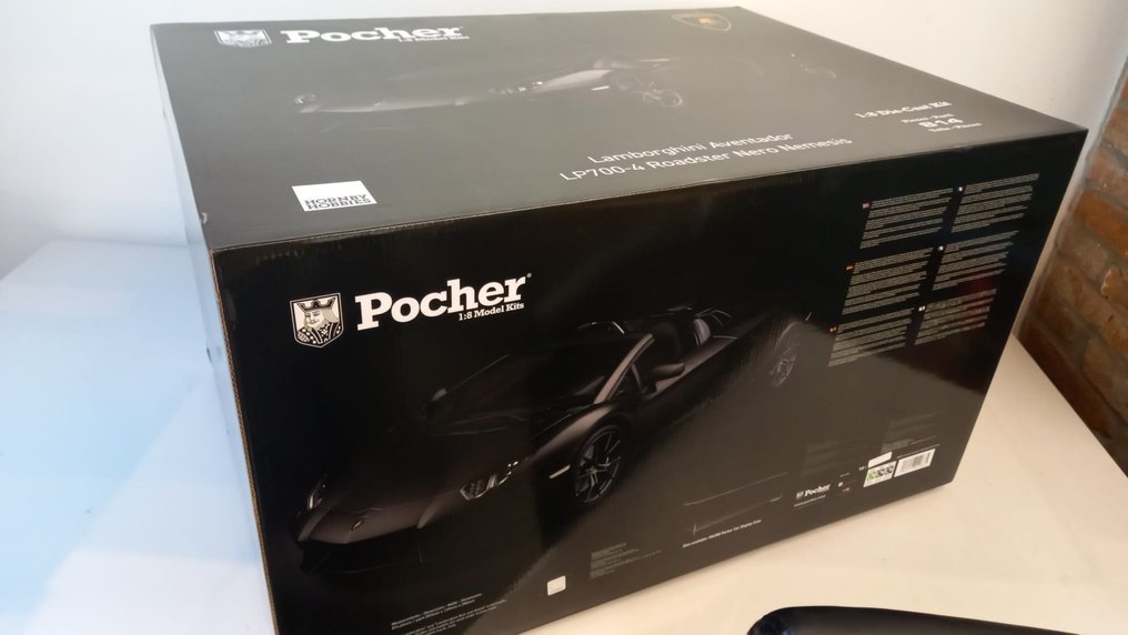 Pocher 1:8 - Modell autó - Lamborghini Aventador LP700-4 Roadster nero Nemesis #4.3