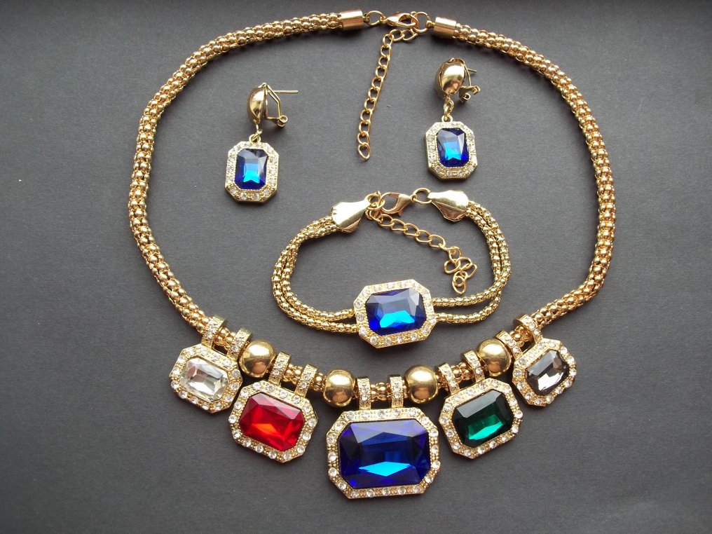 Mycket moderiktigt guldpläterat halsband med armband och örhängen - Halsband - Nyskick #1.1