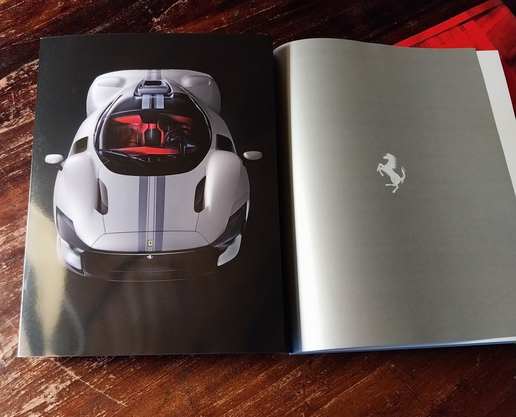 Book - Ferrari - Ferrari Yearbook 2021/2022 #3.1