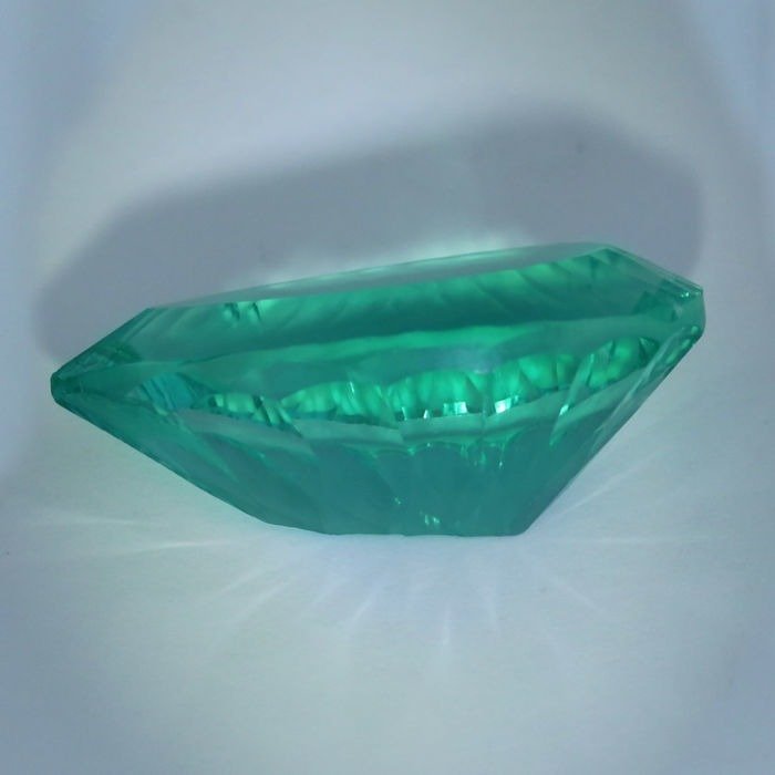 No reserve price - 1 pcs  Green Fluorite  - 48.43 ct - Gemological Institute of America (GIA) - Large Fancy Cut Fluorite #4.3