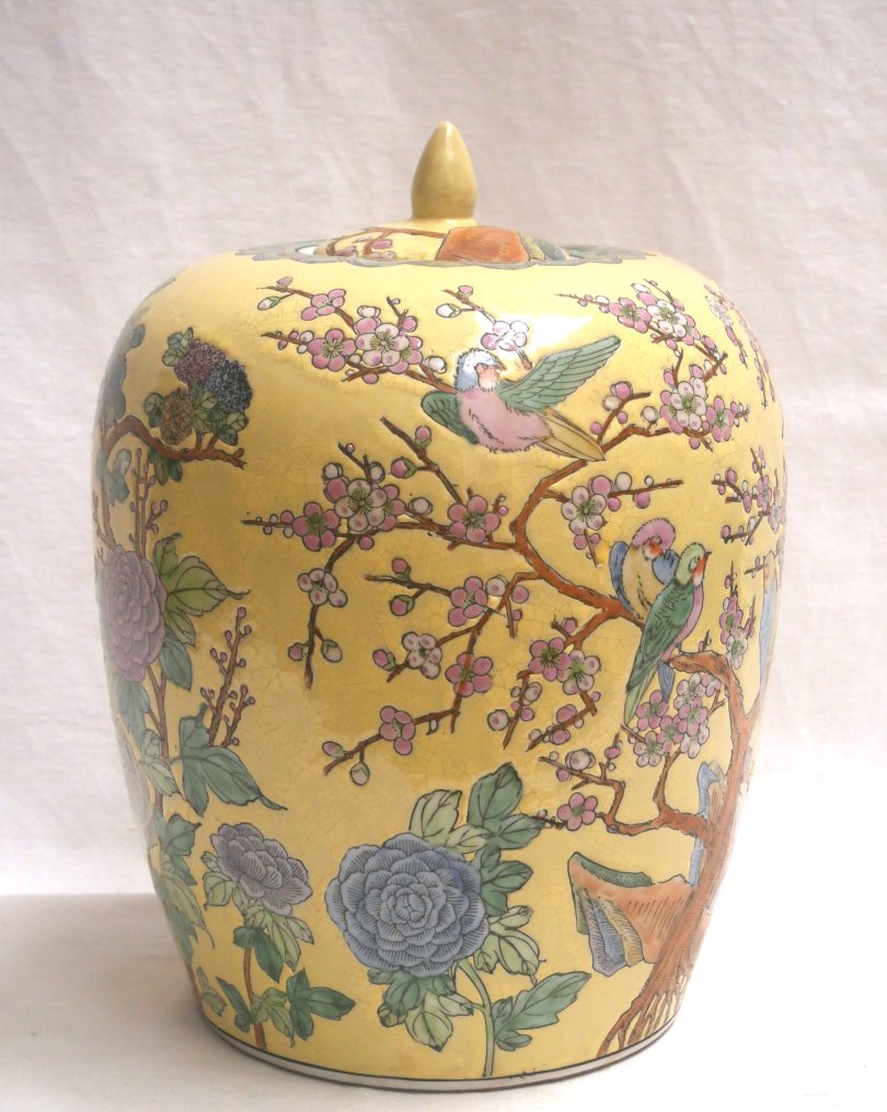 Lidded vase  - Porcelain #2.2