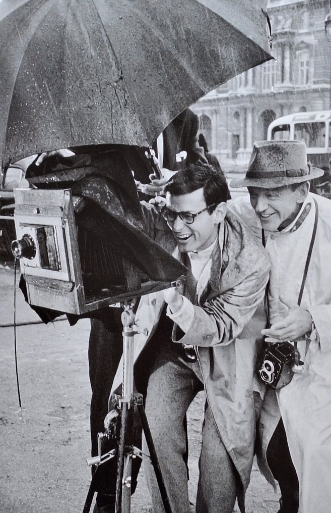 David Seymour [1911-1956] - Richard Avedon conseillant Fred Astaire pour son rôle de photographe, Jardin des Tuileries, Paris, #1.1