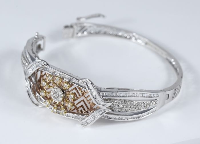 Cuff bracelet - 14 kt. White gold -  3.05ct. tw. Diamond (Natural) - Diamond - White Gold Cuff Bracelet #2.2