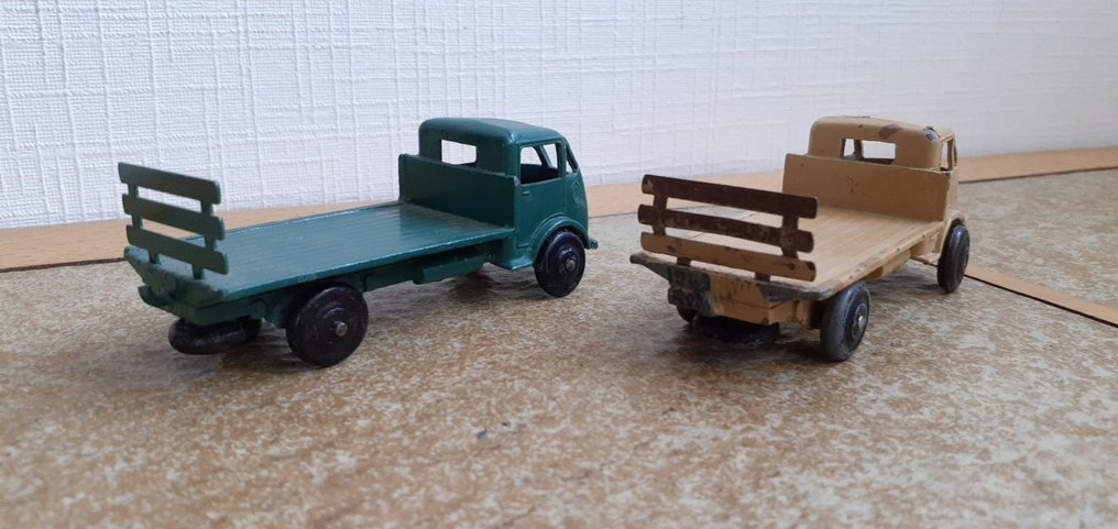 Dinky Toys 1:43 - 模型卡车  (2) - Ford Beverage Truck #3.1